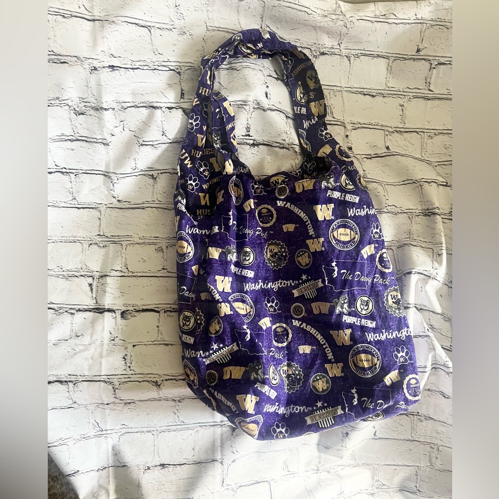 Washington state huskies bag.